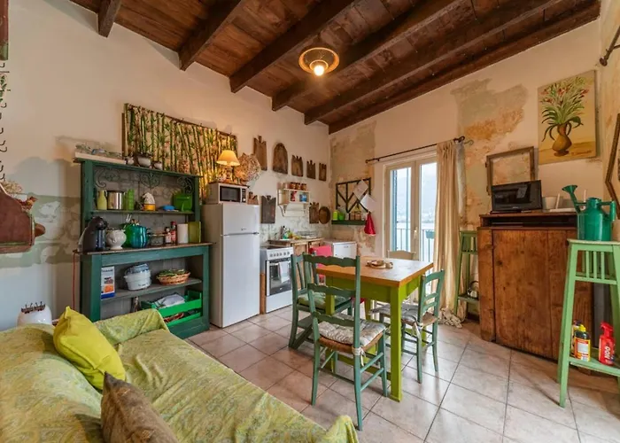 House - - Lecco * Pescate