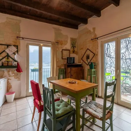 Apartment House - - Lecco Pescate