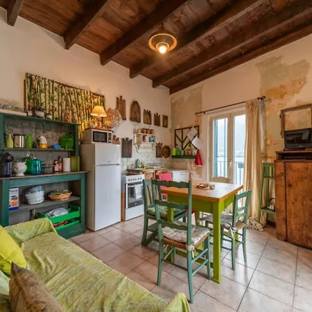 House - - Lecco * Pescate